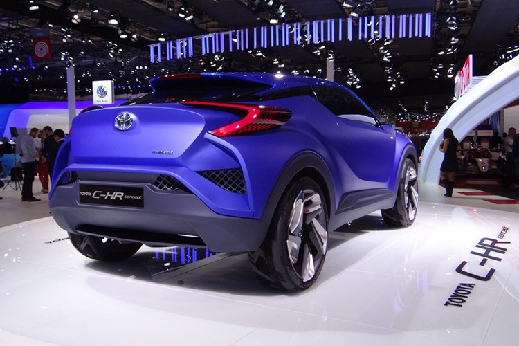 Toyota C-HR se la doi thu 